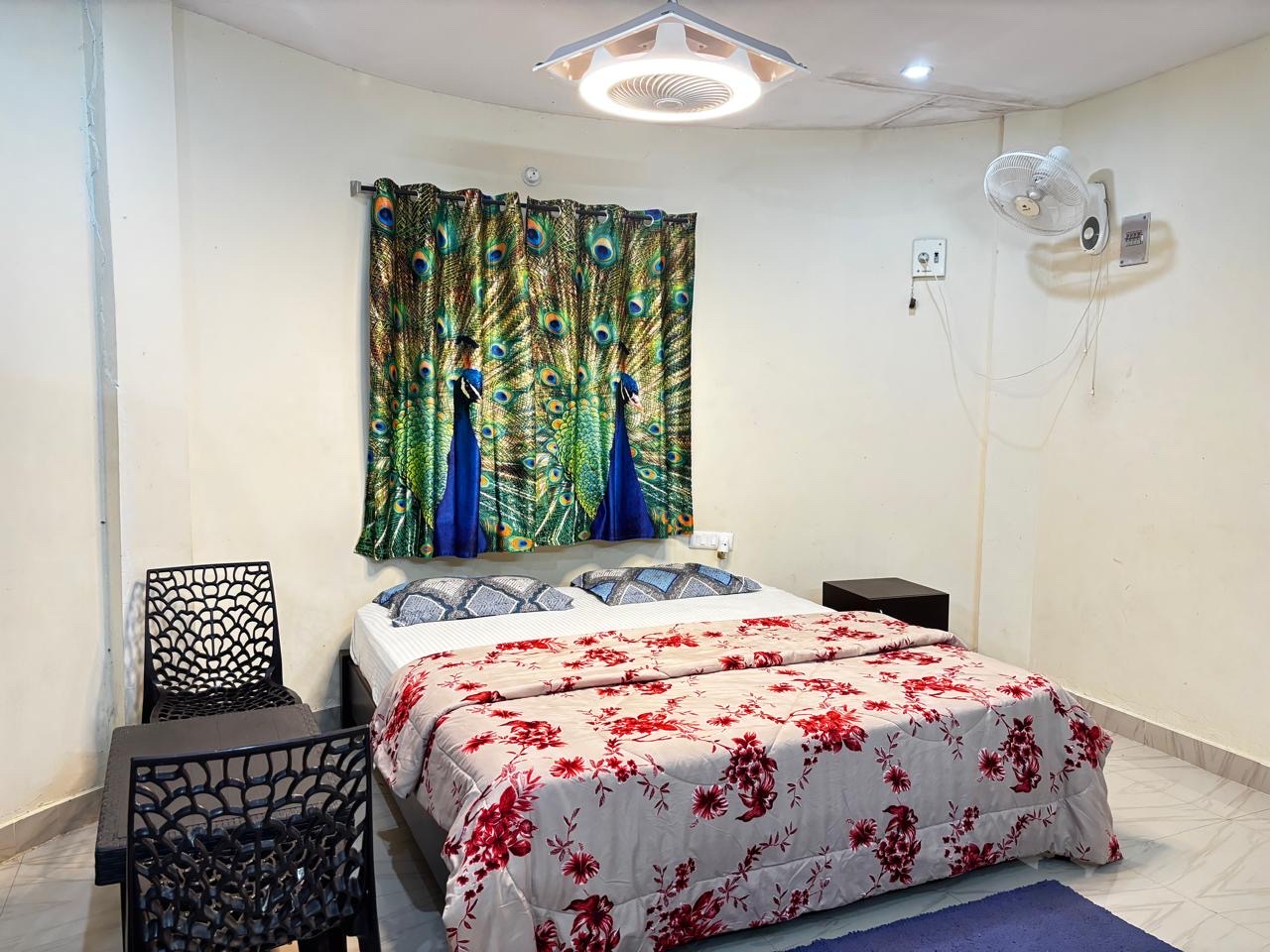 Bedroom Interior – Round Cottage